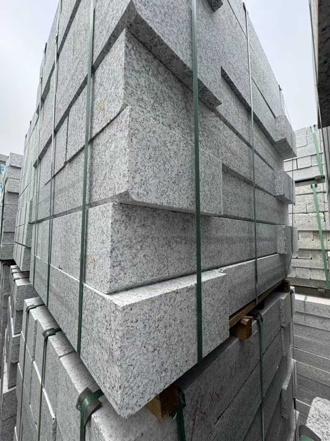 阜新芝麻白路牙石 马路牙子